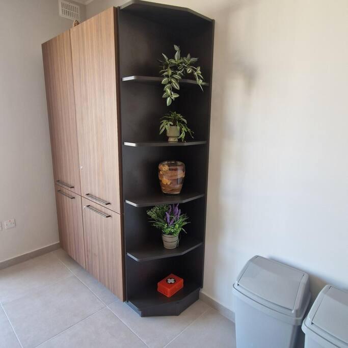 Centrally Located, Well Equipped, Stylish Flat. St. Paul's Bay Buitenkant foto