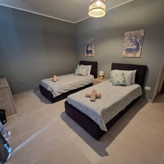 Centrally Located, Well Equipped, Stylish Flat. St. Paul's Bay Buitenkant foto
