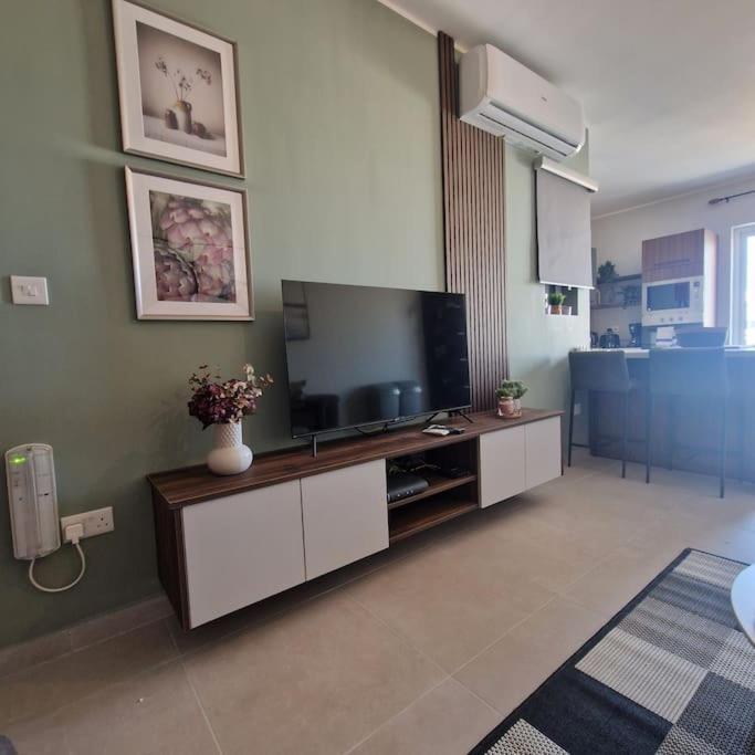 Centrally Located, Well Equipped, Stylish Flat. St. Paul's Bay Buitenkant foto