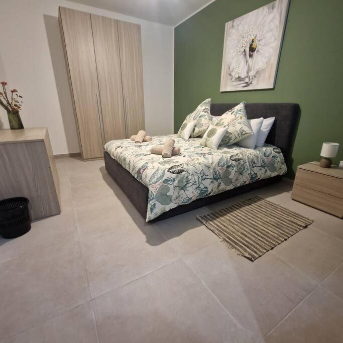 Centrally Located, Well Equipped, Stylish Flat. St. Paul's Bay Buitenkant foto