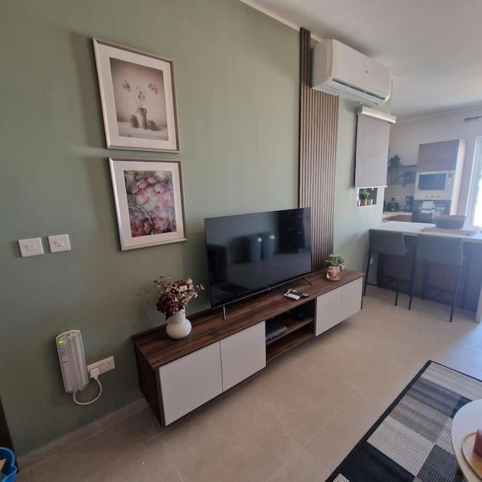 Centrally Located, Well Equipped, Stylish Flat. St. Paul's Bay Buitenkant foto