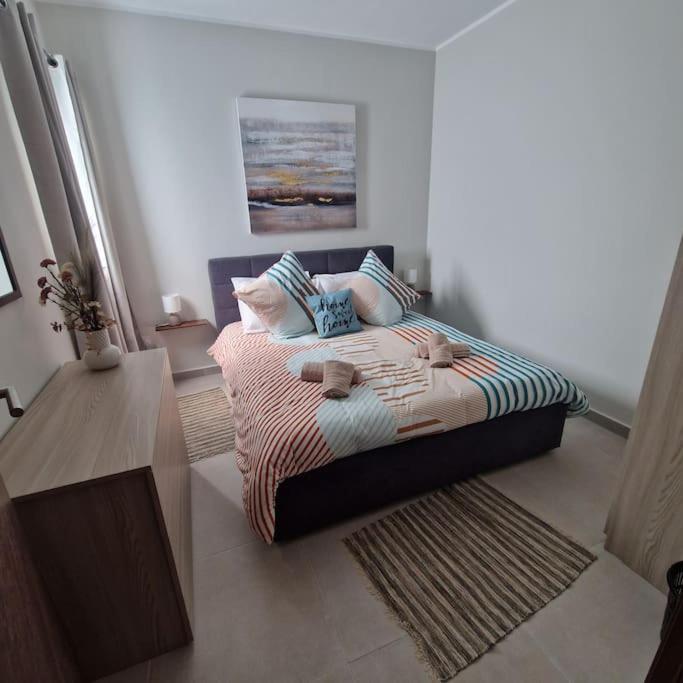 Centrally Located, Well Equipped, Stylish Flat. St. Paul's Bay Buitenkant foto