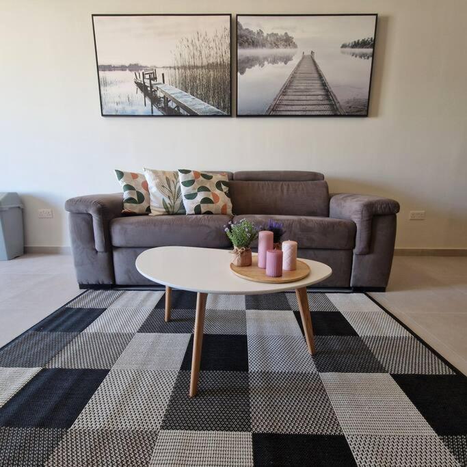 Centrally Located, Well Equipped, Stylish Flat. St. Paul's Bay Buitenkant foto