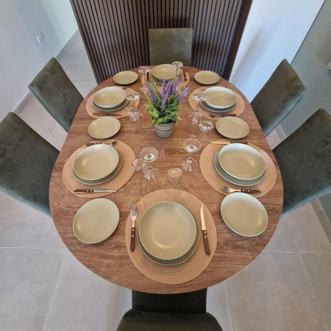 Centrally Located, Well Equipped, Stylish Flat. St. Paul's Bay Buitenkant foto