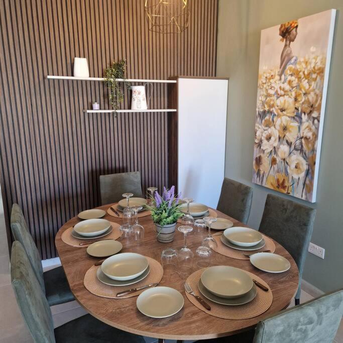 Centrally Located, Well Equipped, Stylish Flat. St. Paul's Bay Buitenkant foto