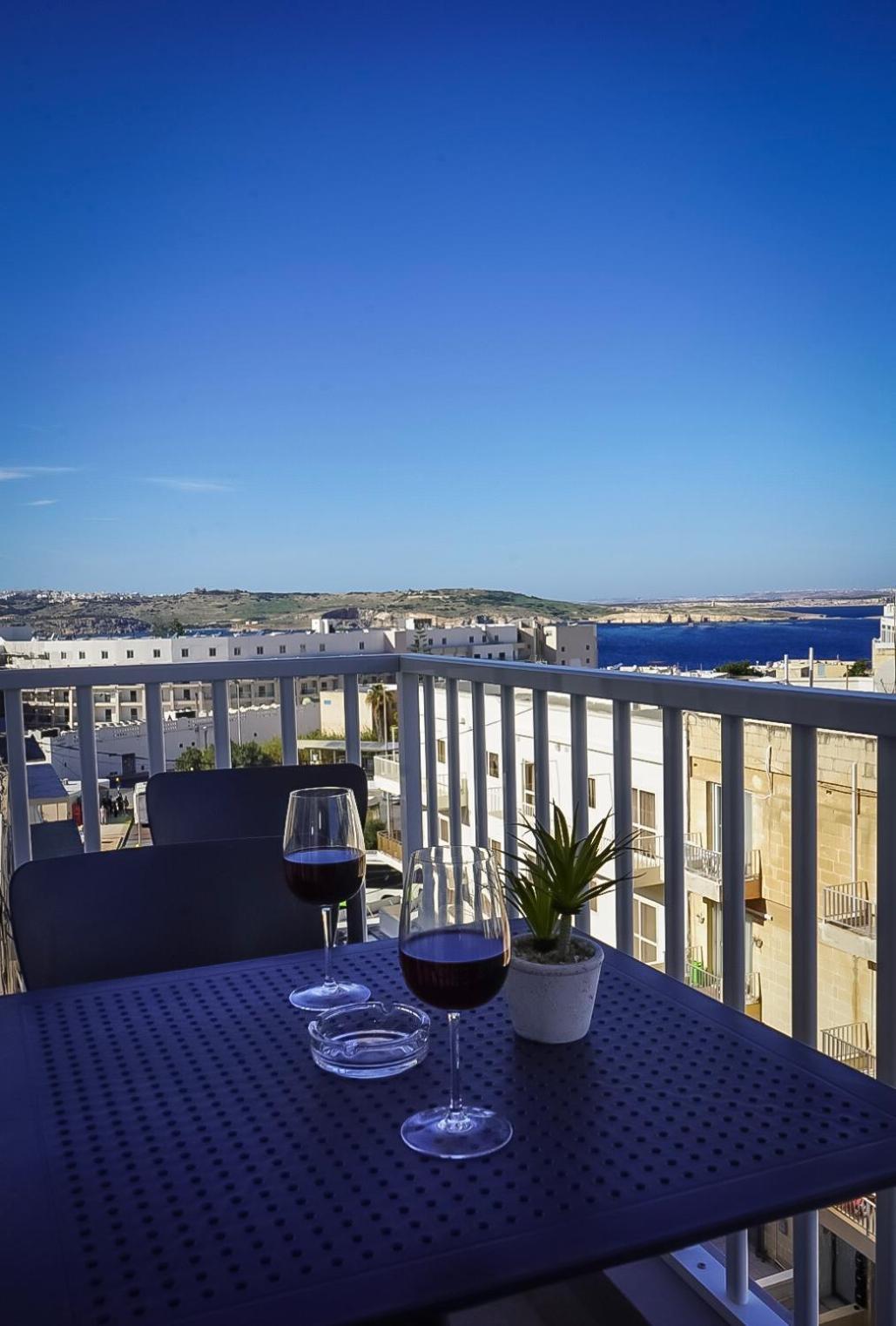 Centrally Located, Well Equipped, Stylish Flat. St. Paul's Bay Buitenkant foto