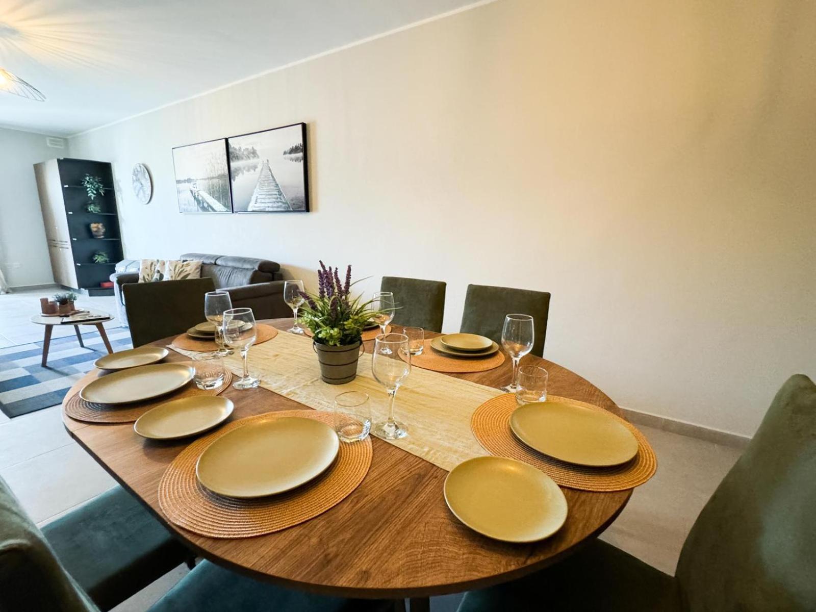 Centrally Located, Well Equipped, Stylish Flat. St. Paul's Bay Buitenkant foto