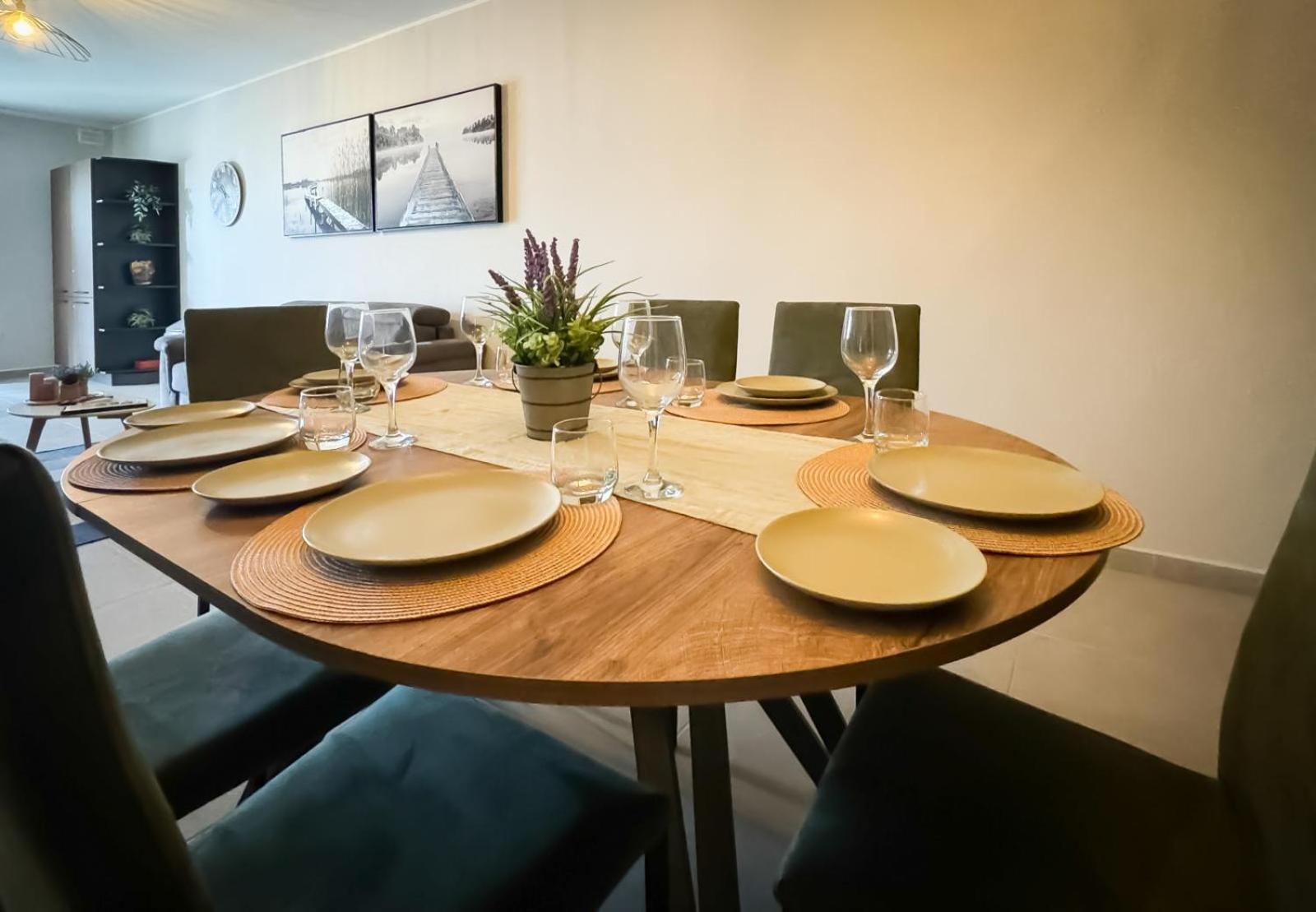 Centrally Located, Well Equipped, Stylish Flat. St. Paul's Bay Buitenkant foto