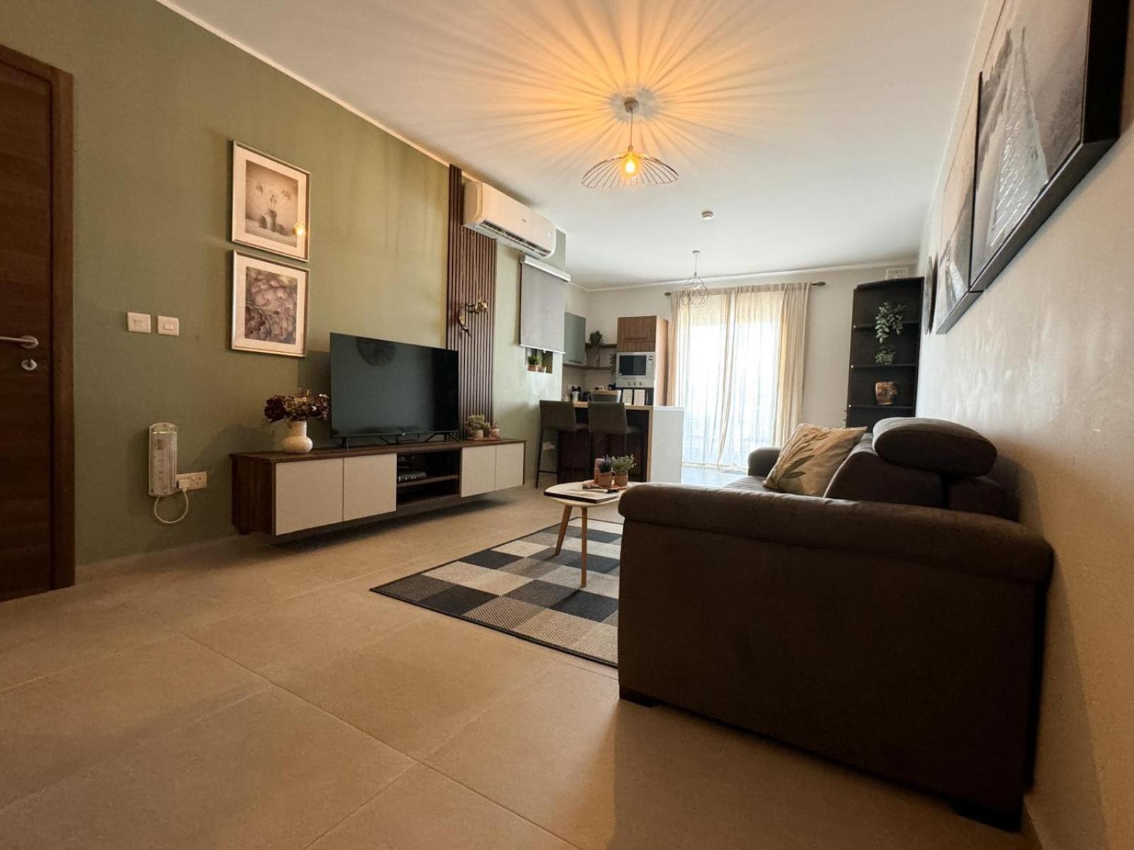 Centrally Located, Well Equipped, Stylish Flat. St. Paul's Bay Buitenkant foto