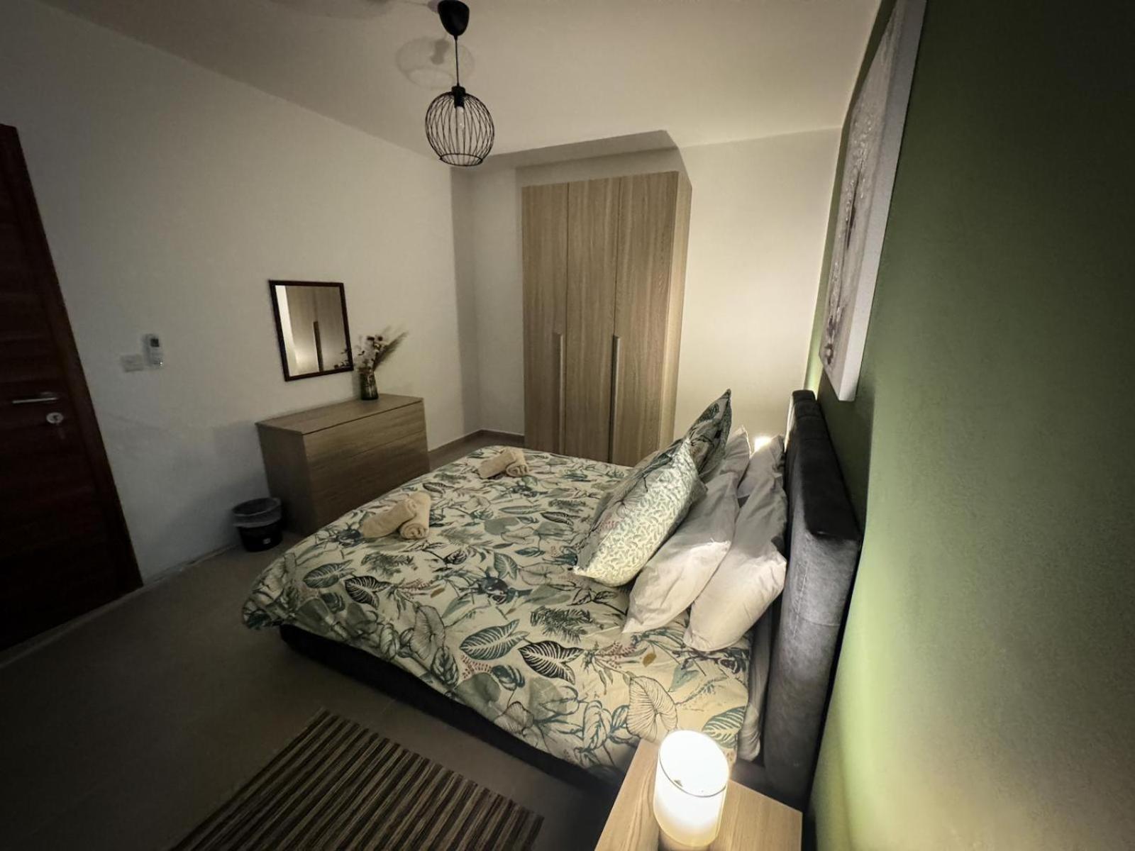 Centrally Located, Well Equipped, Stylish Flat. St. Paul's Bay Buitenkant foto