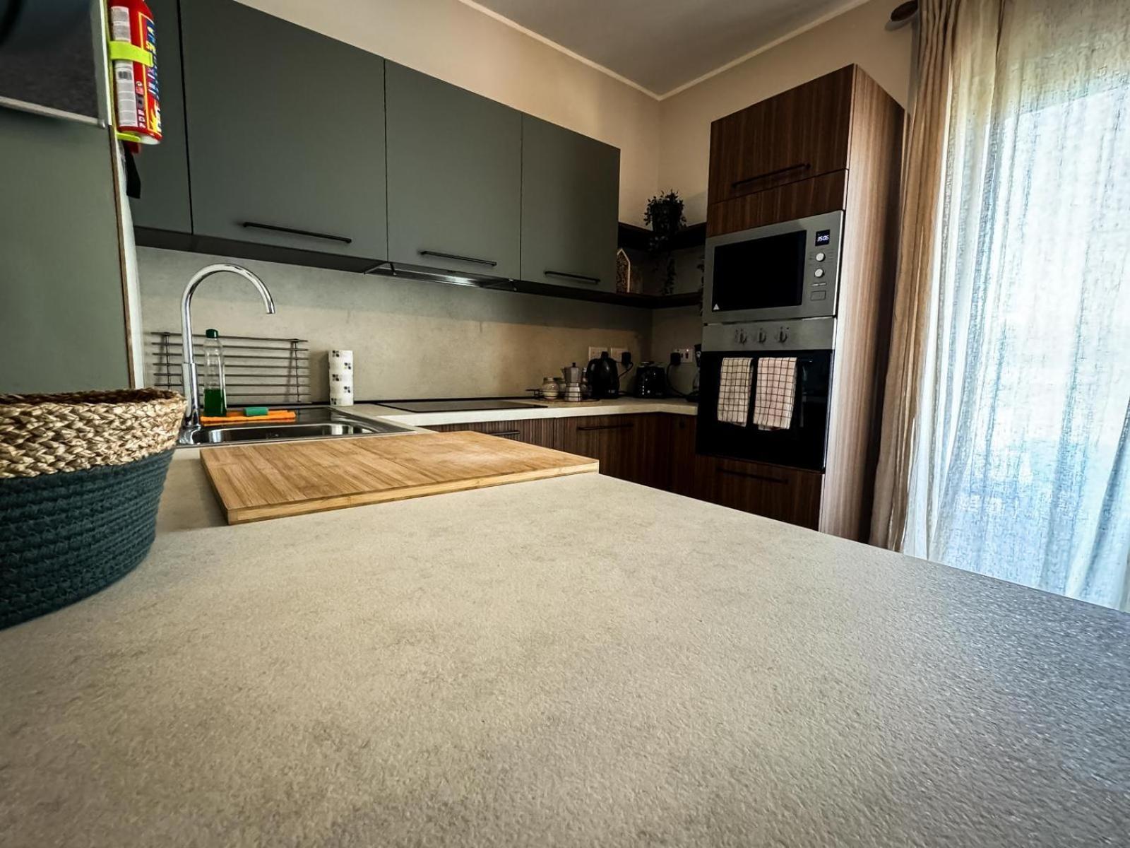 Centrally Located, Well Equipped, Stylish Flat. St. Paul's Bay Buitenkant foto