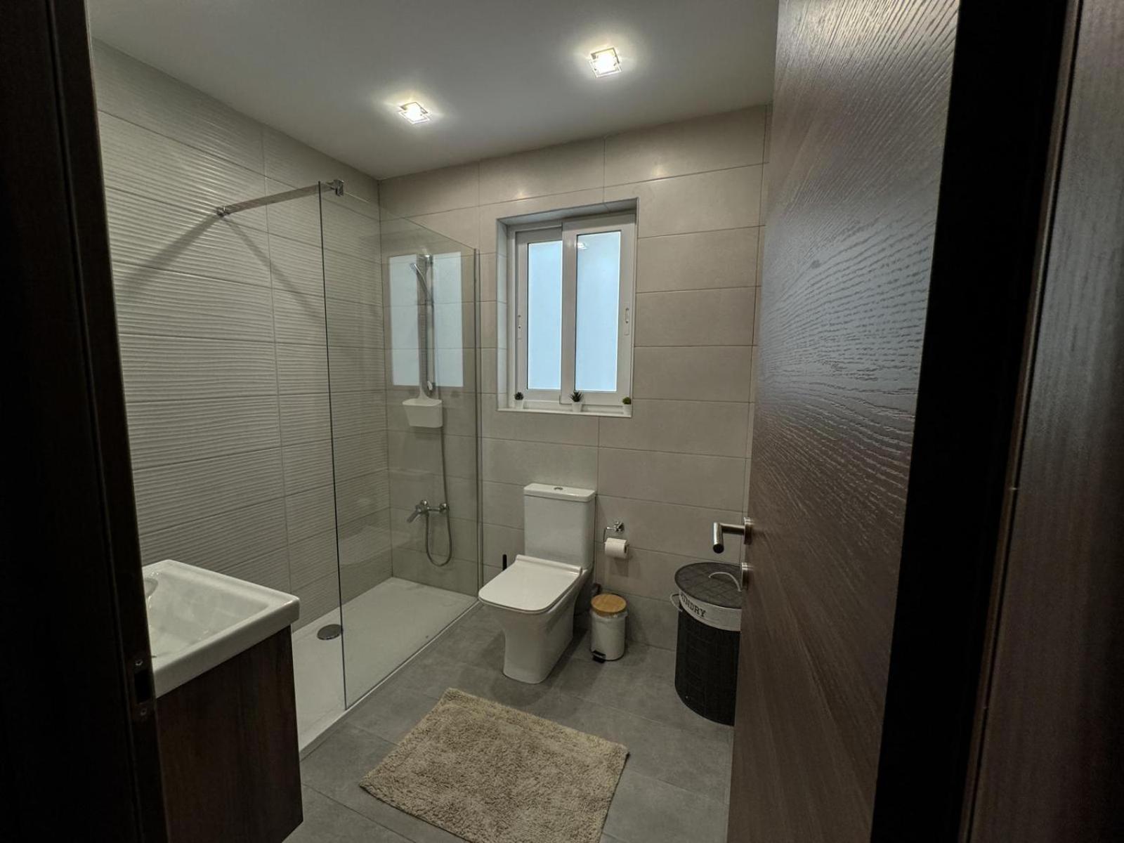 Centrally Located, Well Equipped, Stylish Flat. St. Paul's Bay Buitenkant foto